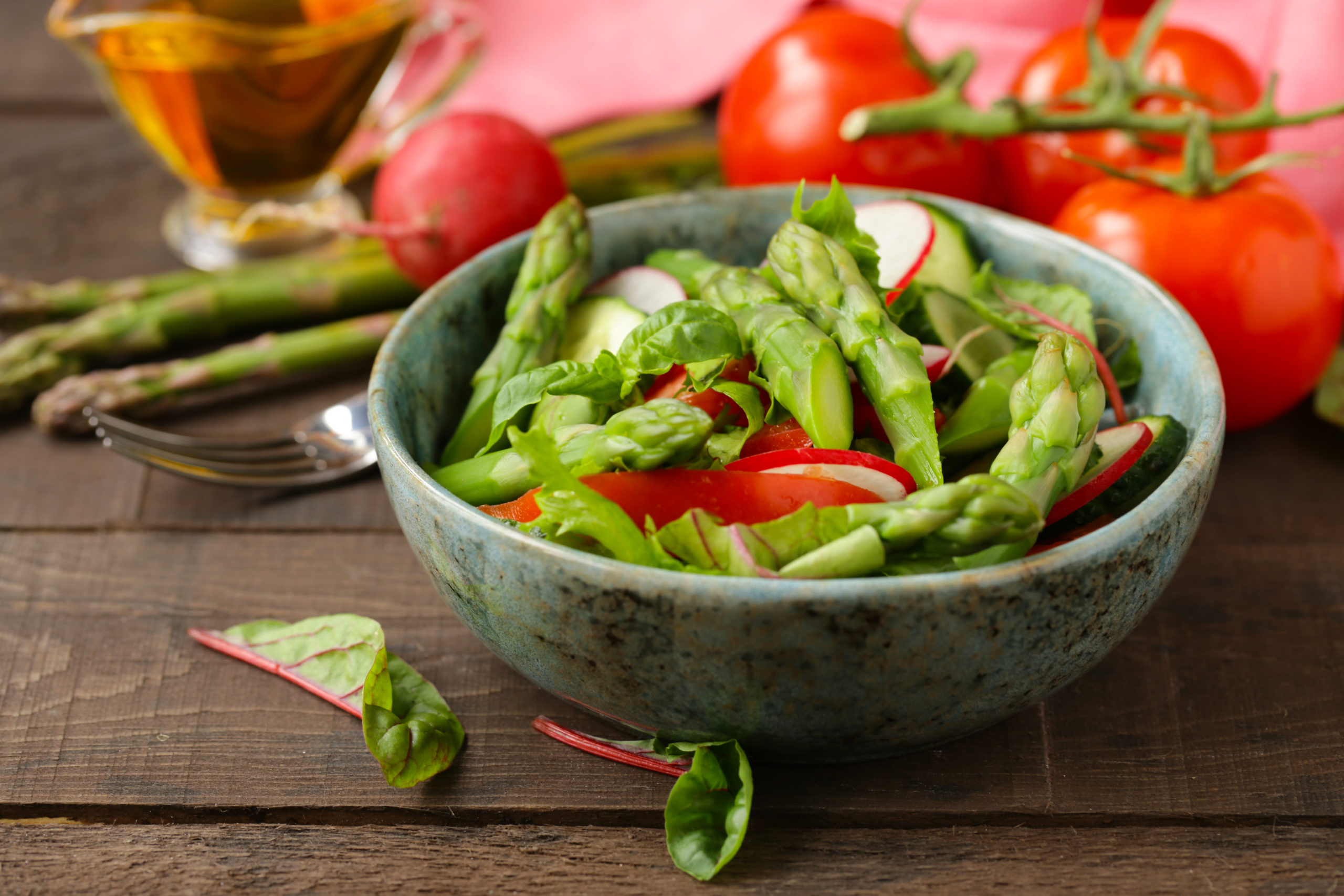fresh salad with asparagus and tomatoes